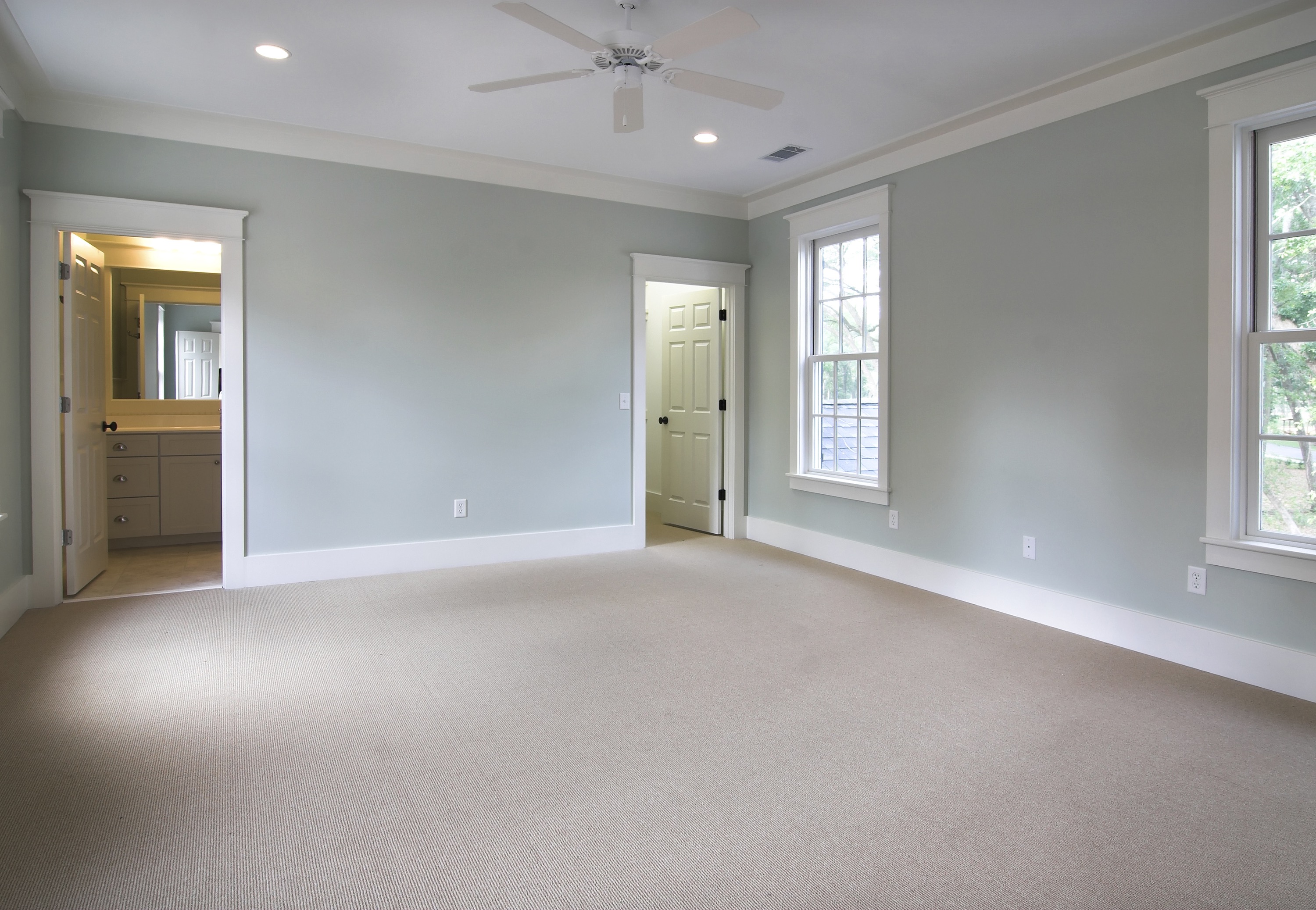 a room with a fan and carpet