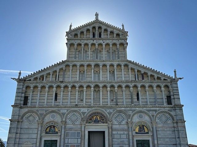 a large building with a large tower