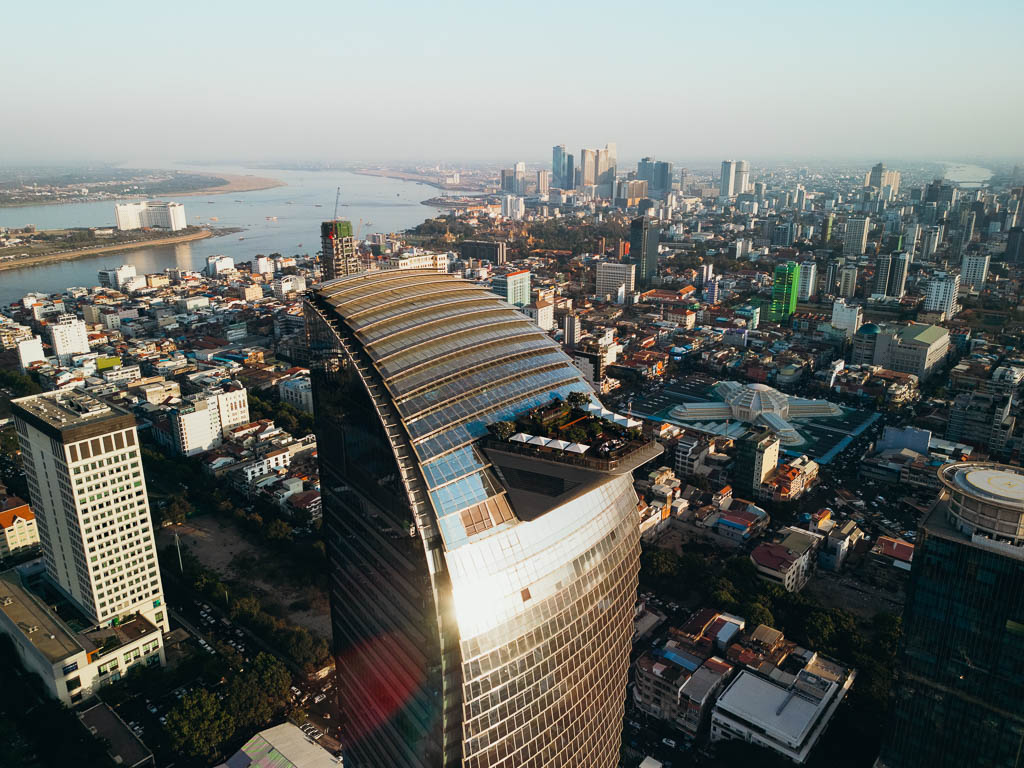 a tall building with a roof on top of it