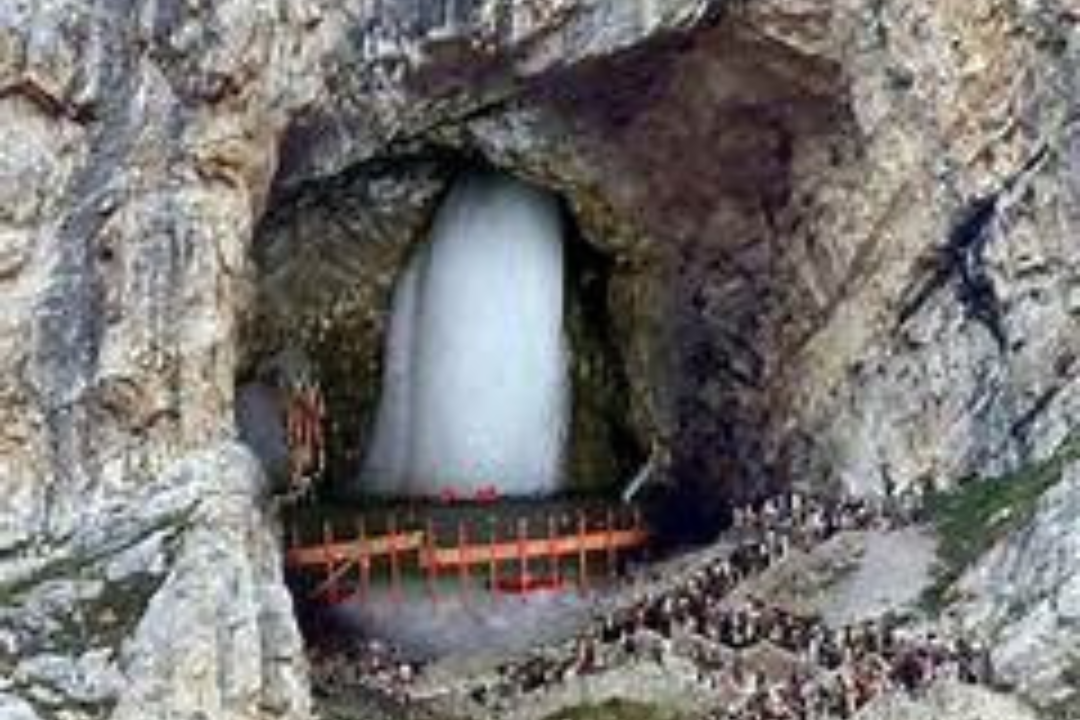 a cave with Amarnath Temple in it