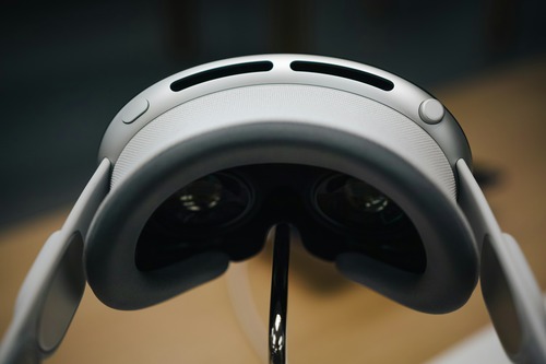 a close up of a virtual reality goggles