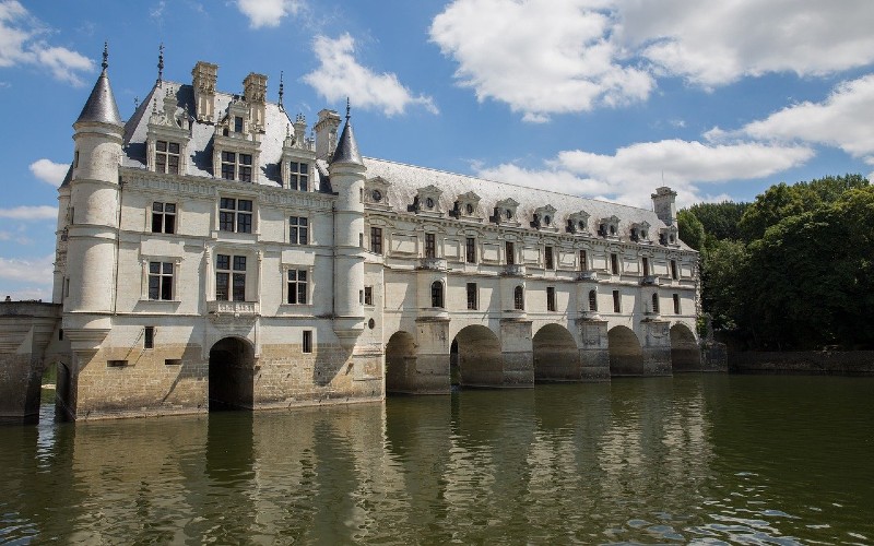 Château de Chenonceau with a bridge over water