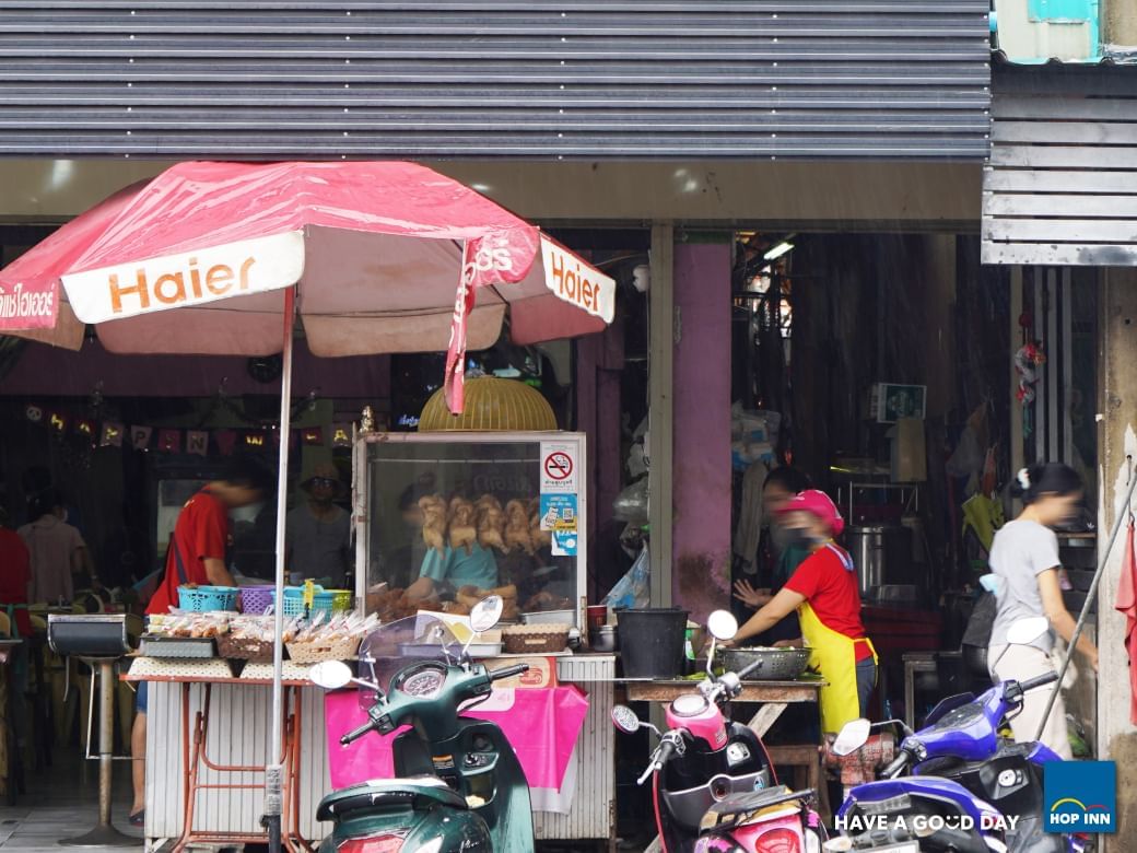 a food stand outside of a building