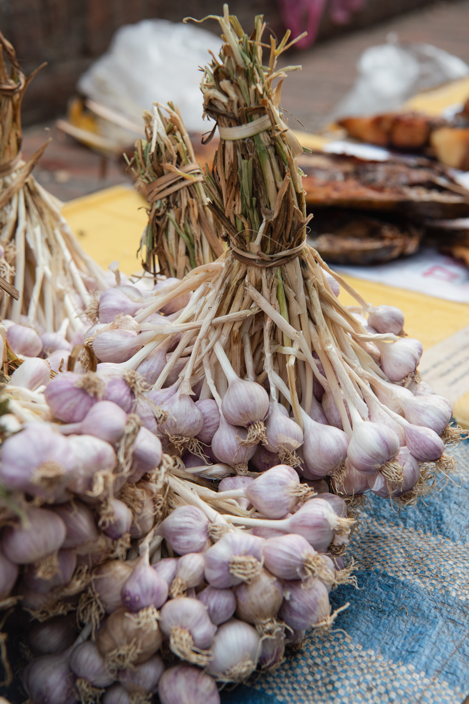 a bunches of garlic on a table