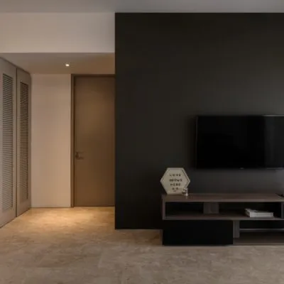 a room with a tv on the wall