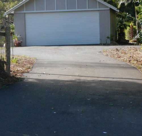 a driveway leading to a garage